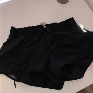 Size 8 regular black hotty hot shorts lululemon